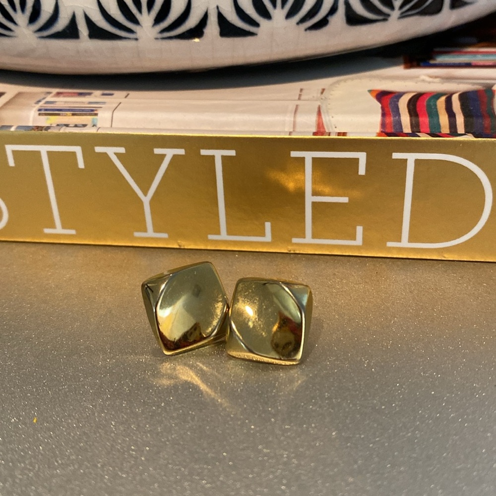 VINTAGE GOLD TONE EARRINGS